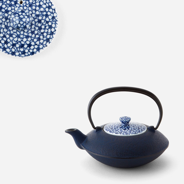 鉄瓶急須 染付桜詰 小 | 西川貞三郎商店