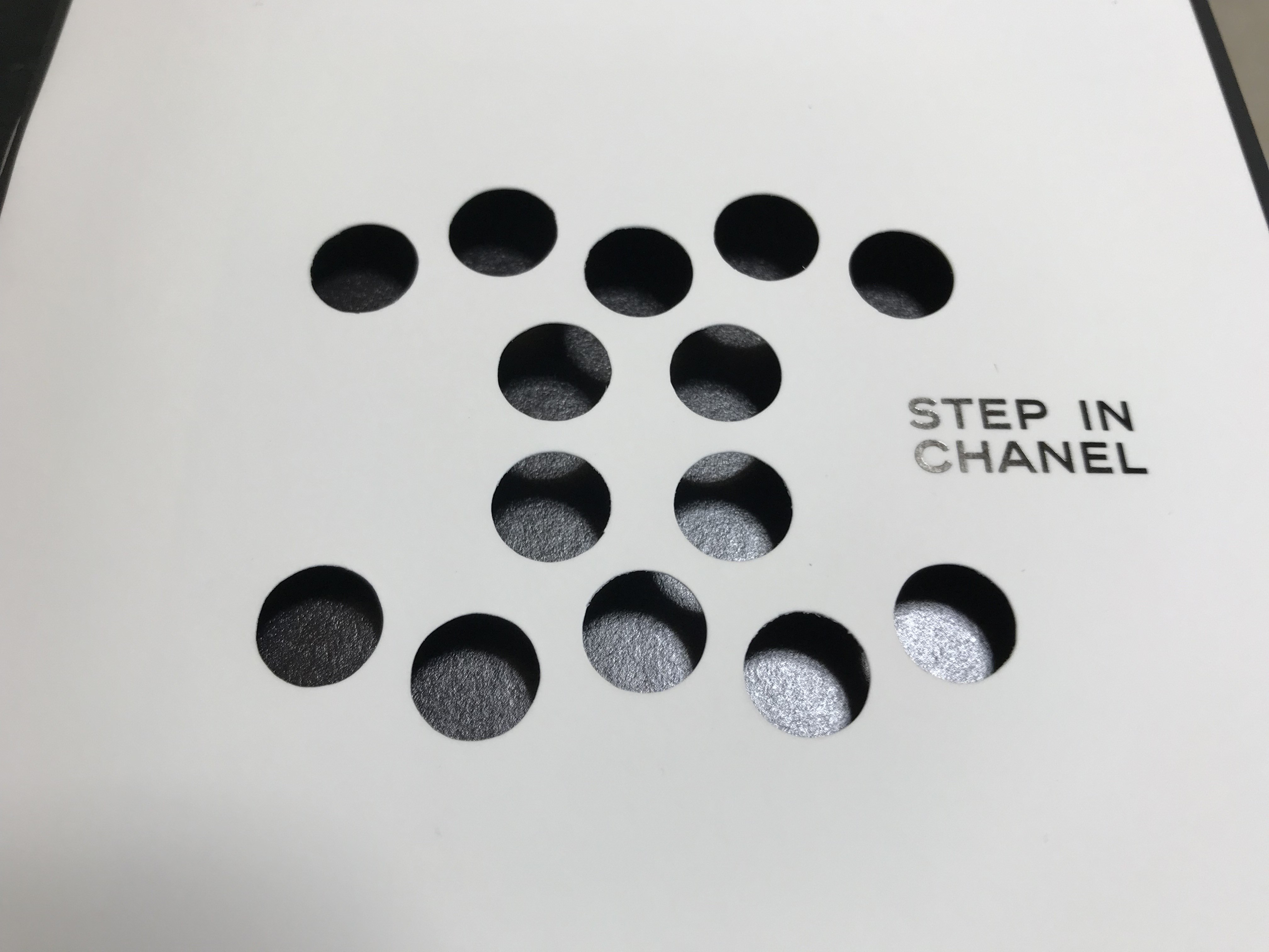 STEP IN CHANEL【店舗什器・展示台製造のトータルディスプレイ】化粧品