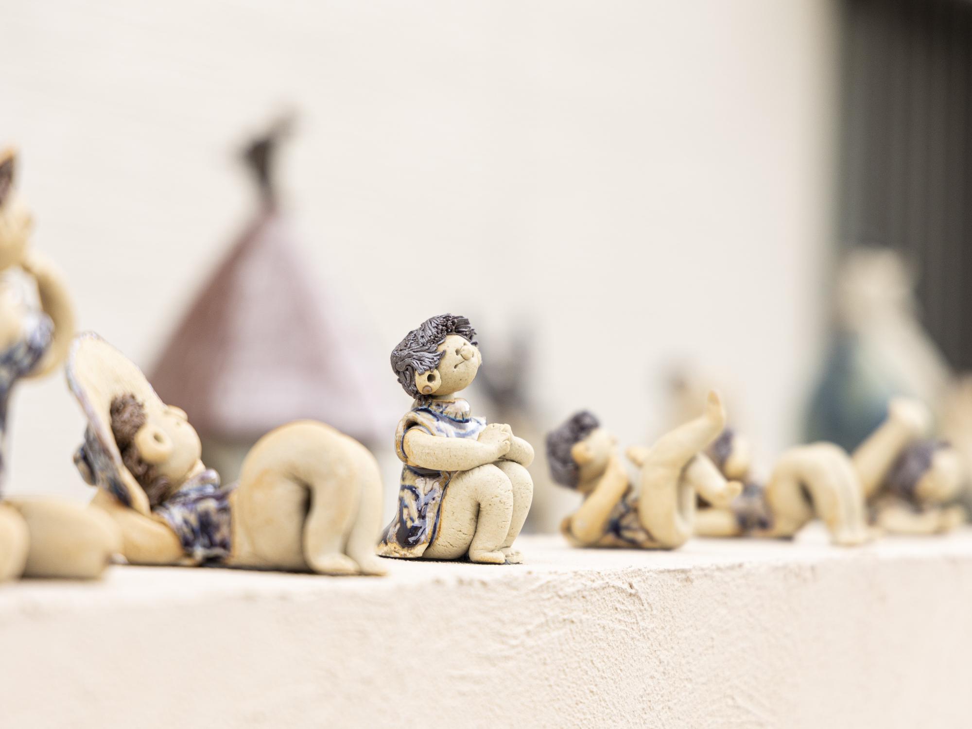 Yahoo!オークション - r1000 砥部焼 青芳窯 創作人形 2点 森元青芳 伝