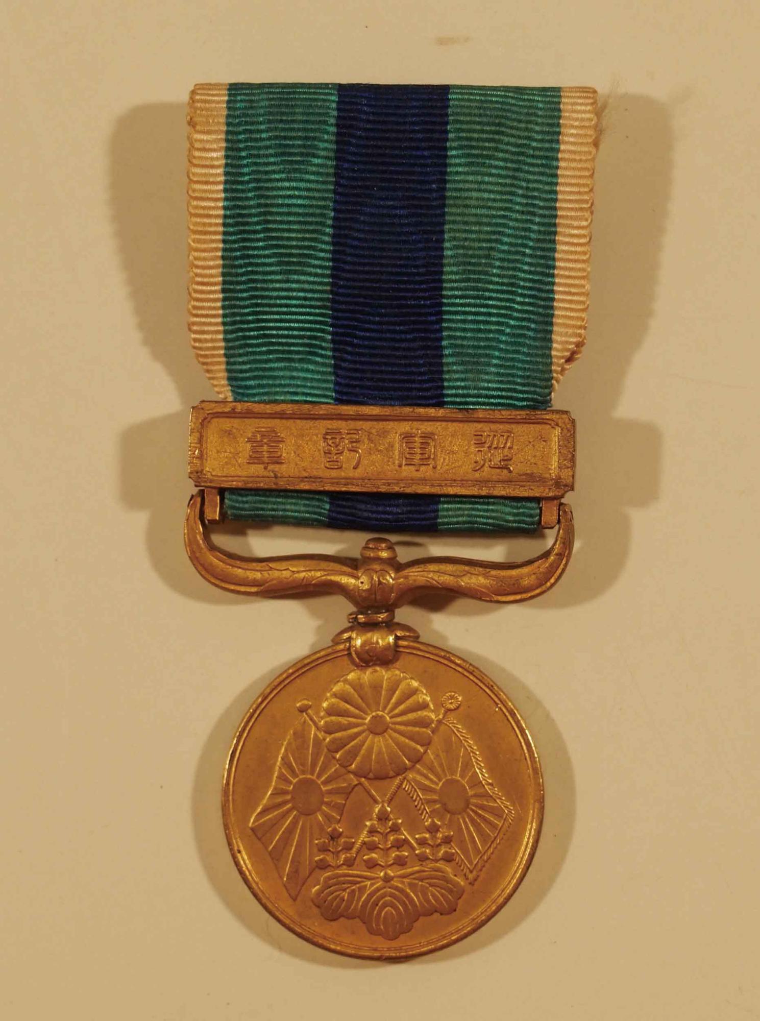 古い勲章・記章・明治〜日清戦争 従軍記章・傷痍記章・赤十字 ジャンク
