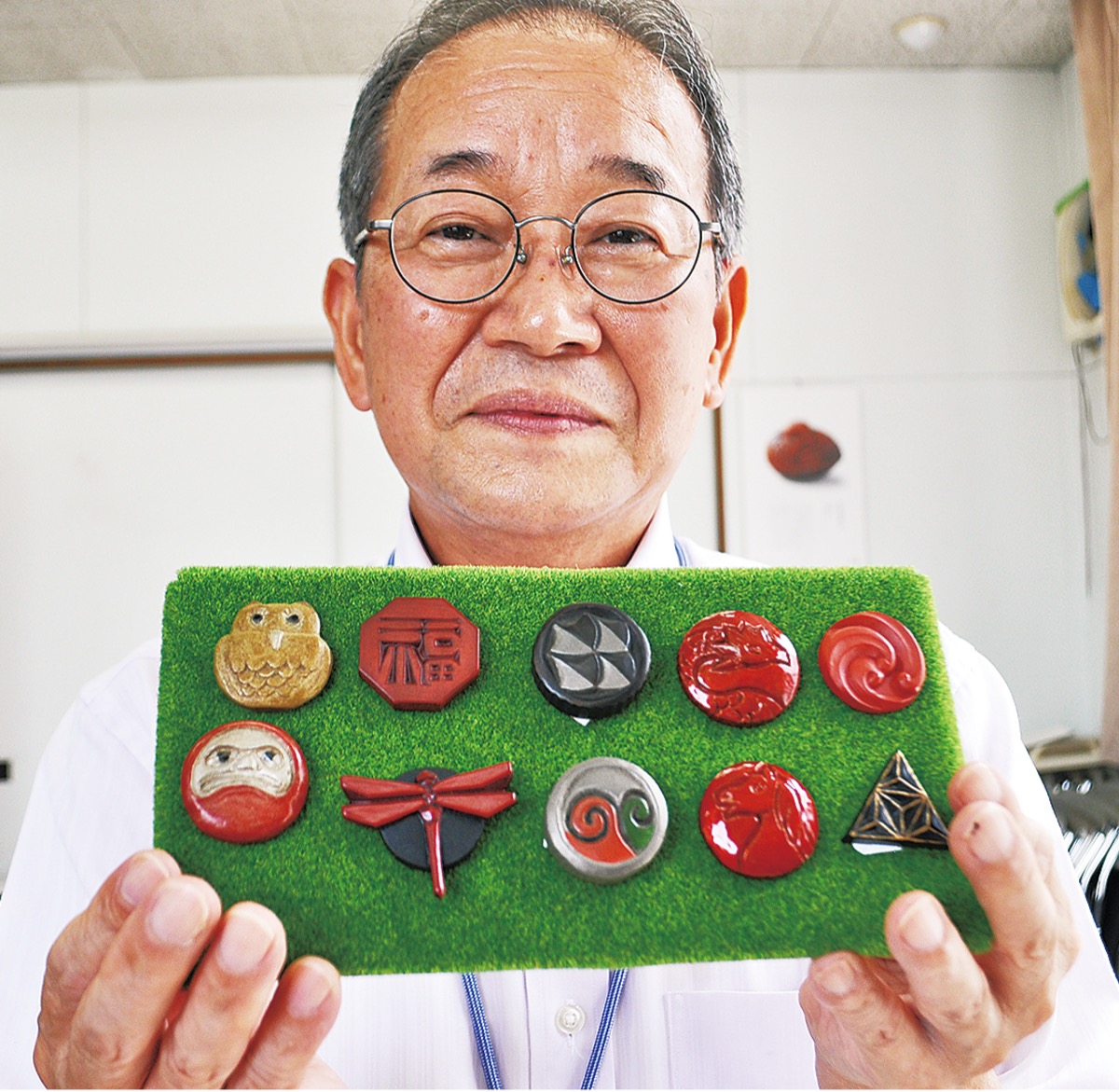 伝統工芸より身近に」 鎌倉彫でゴルフマーク 鵠沼桜が岡 星さん発案