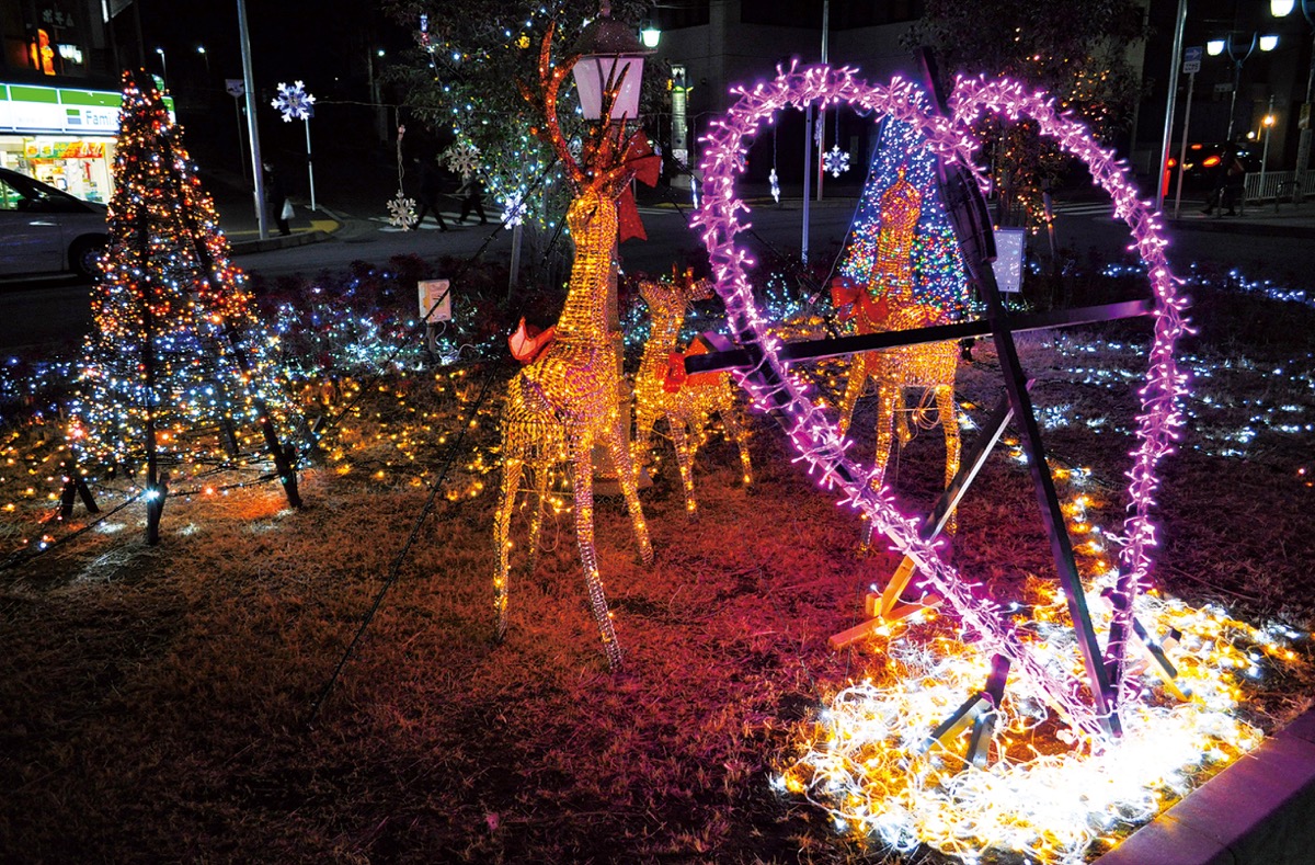 夜彩る1万2千球 善行駅前で光輝く | 藤沢 | タウンニュース