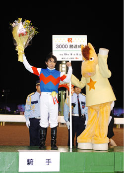 内田博幸騎手 地方競馬通算3000勝達成！ | News | 東京シティ競馬