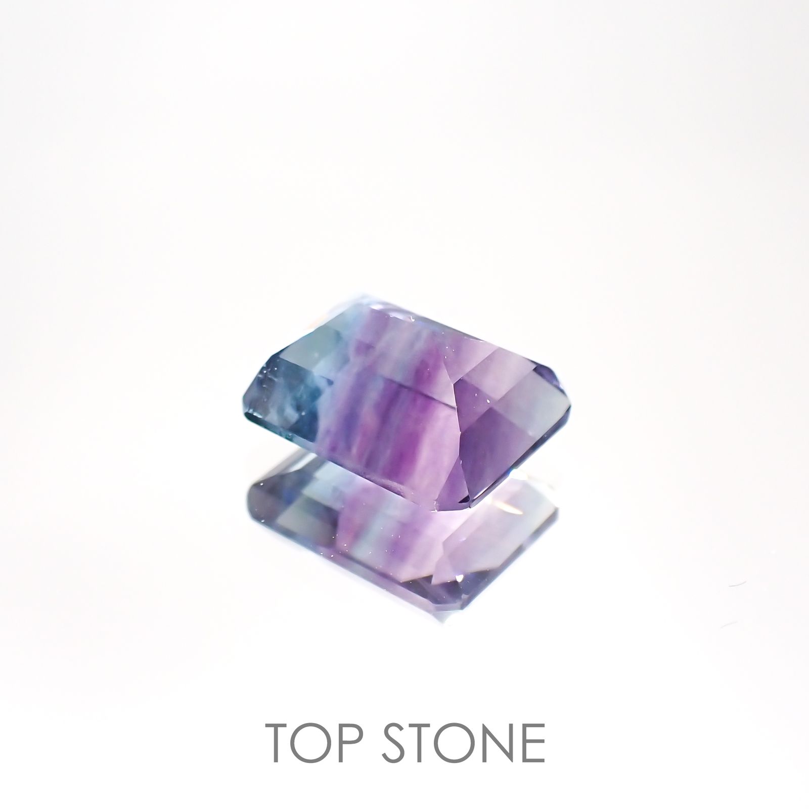 バイカラーフローライト ブラジル産 ルース 3.97ct[210913217]9.9×8mm