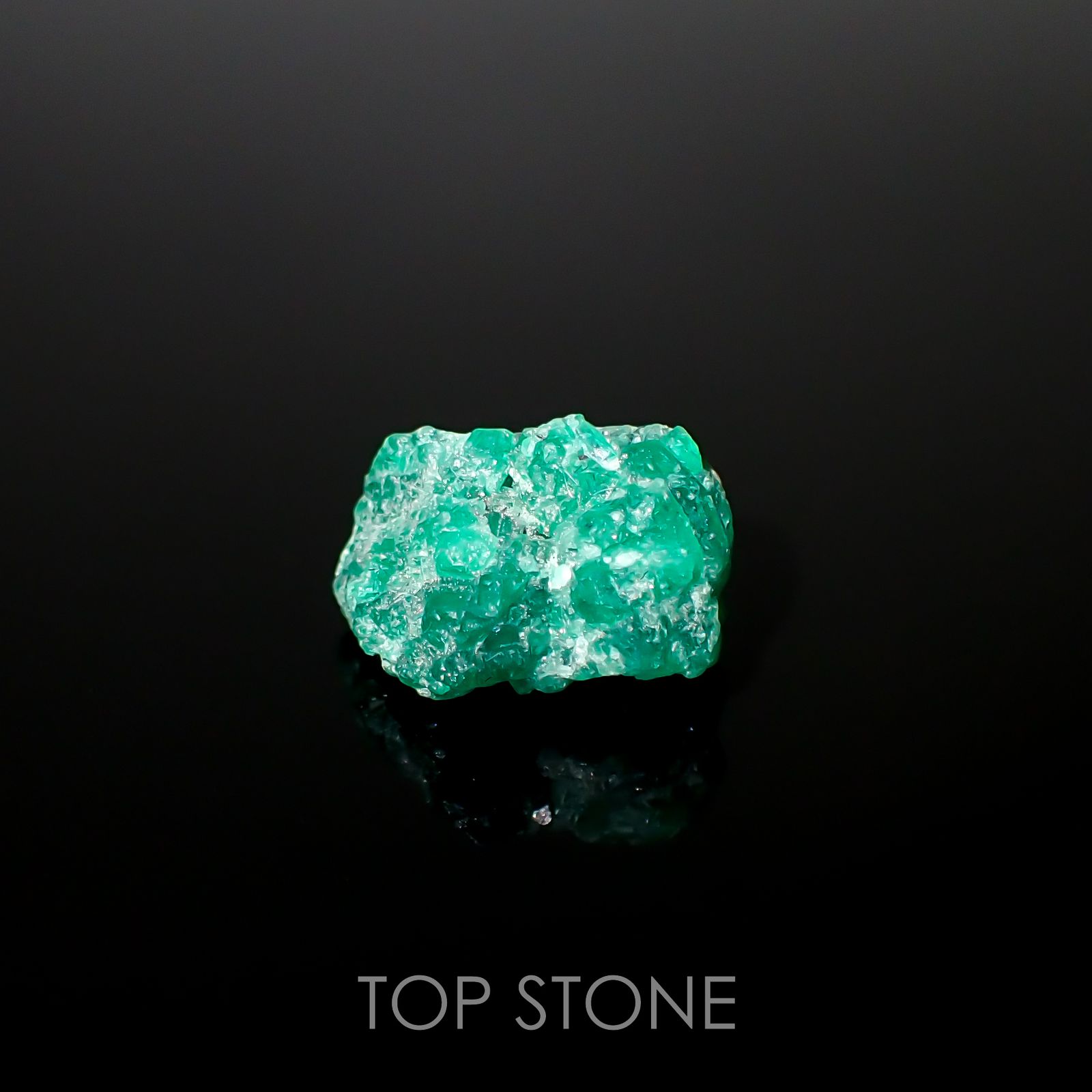 エメラルド 原石 コロンビア・ムゾー鉱山産 9.26ct / 15.3x12.6mm前後