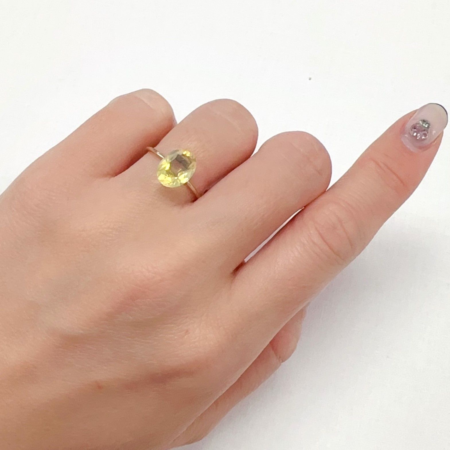 イエローオパール メキシコ産 1.40ct / 9.7x7.2mm前後 [240226196