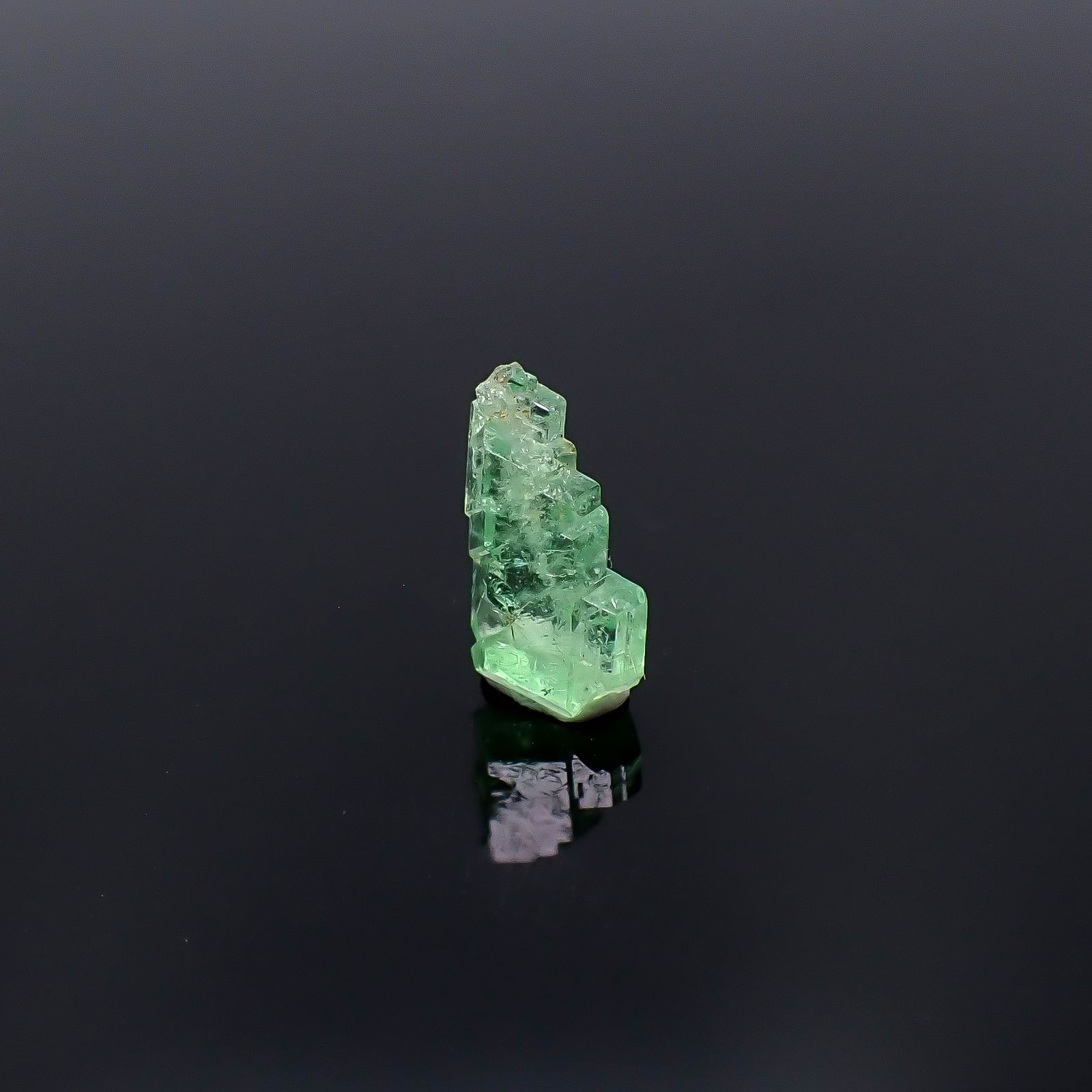 ツァボライト 原石 タンザニア産 1.32ct / 9.9x5.1mm前後 [251231431