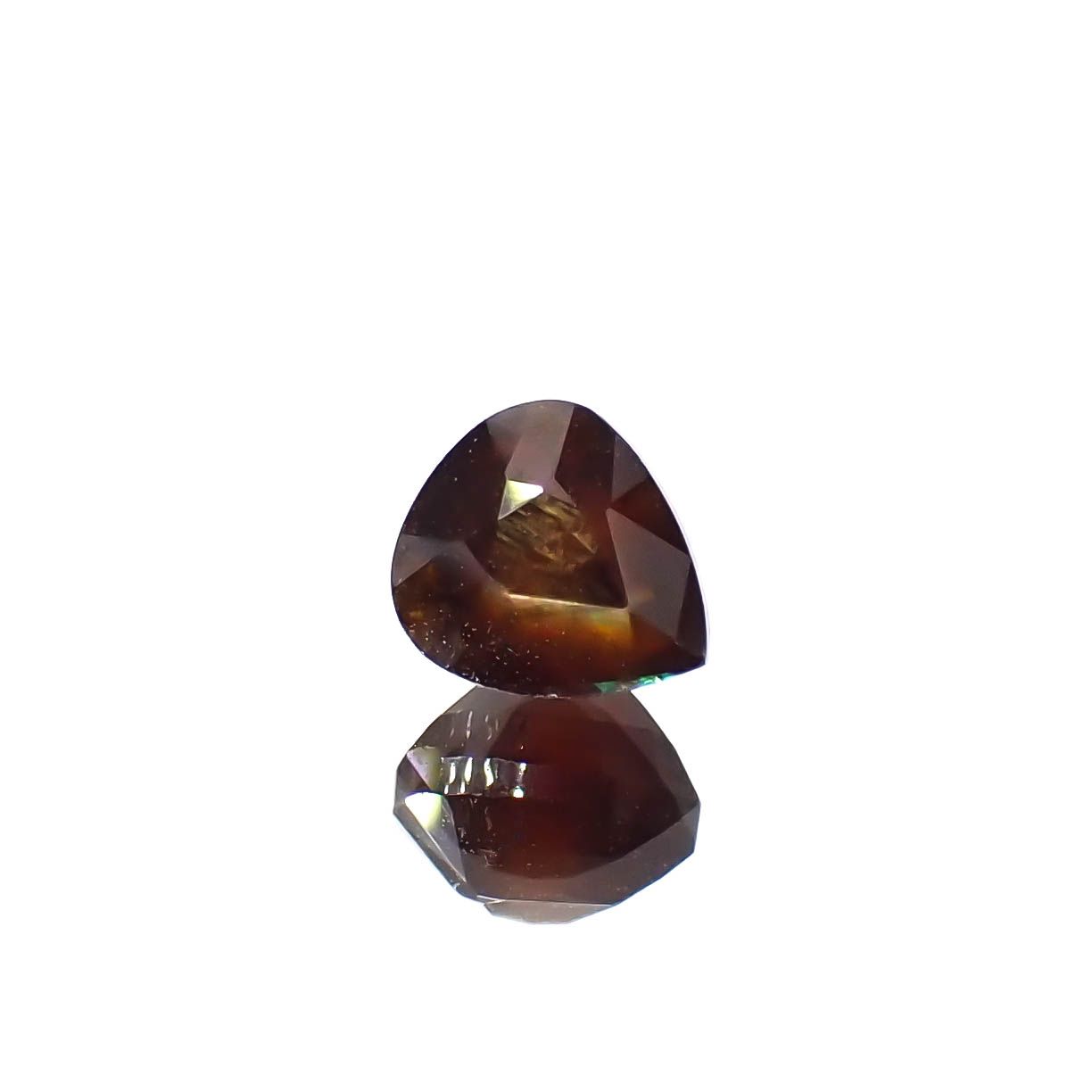 レインボーガーネット 日本・奈良県産 1.11ct / 5.8x5.1mm前後