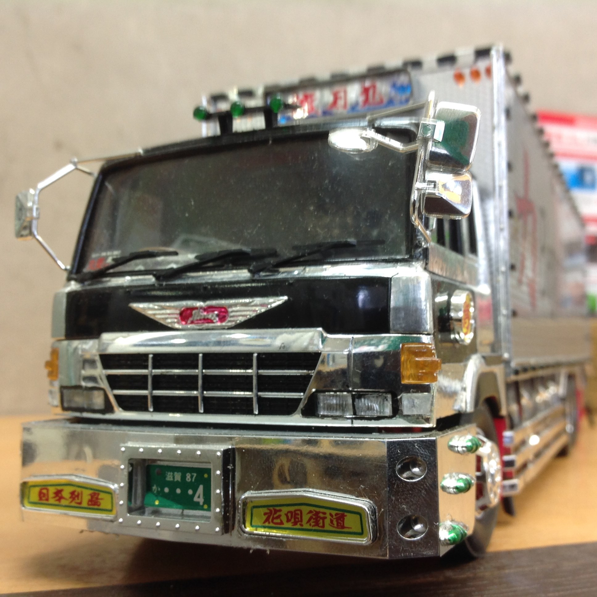 激レアハイルーフ付！1/32日野スーパードルフィン トラックプラモデル