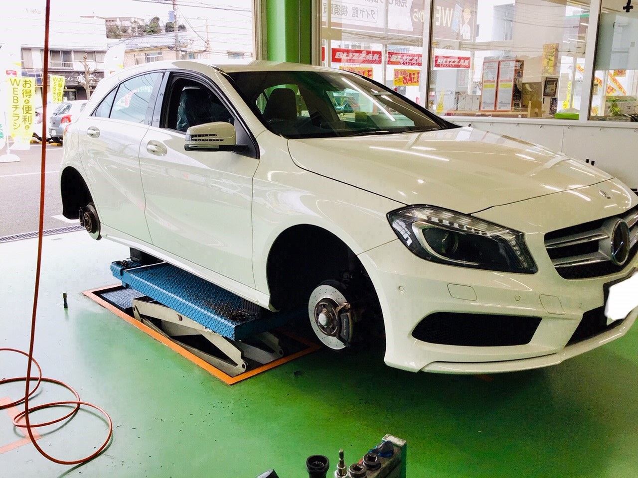 ベンツ A180 タイヤ交換 ランフラットタイヤからノーマルタイヤへの