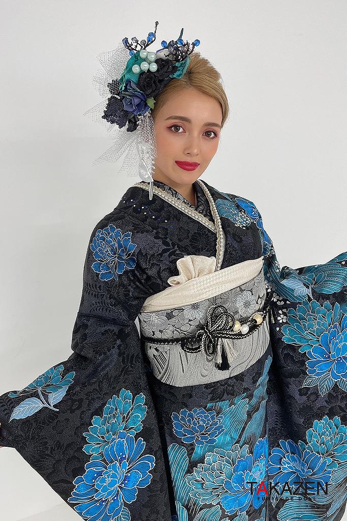 振袖 青色と黒色 花柄