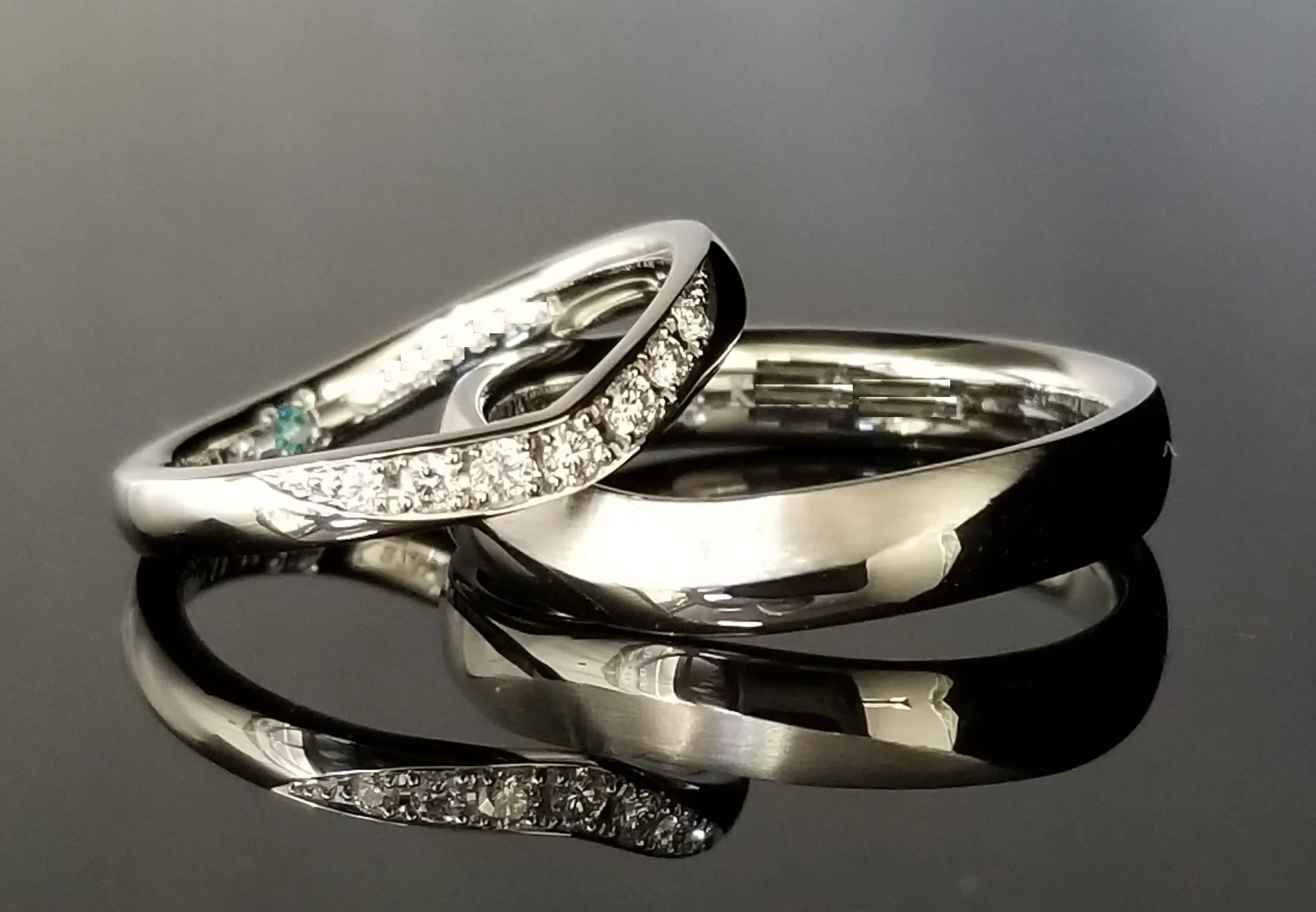 お揃い感のあるV字の鍛造フルオーダーリング | 結婚・婚約指輪の