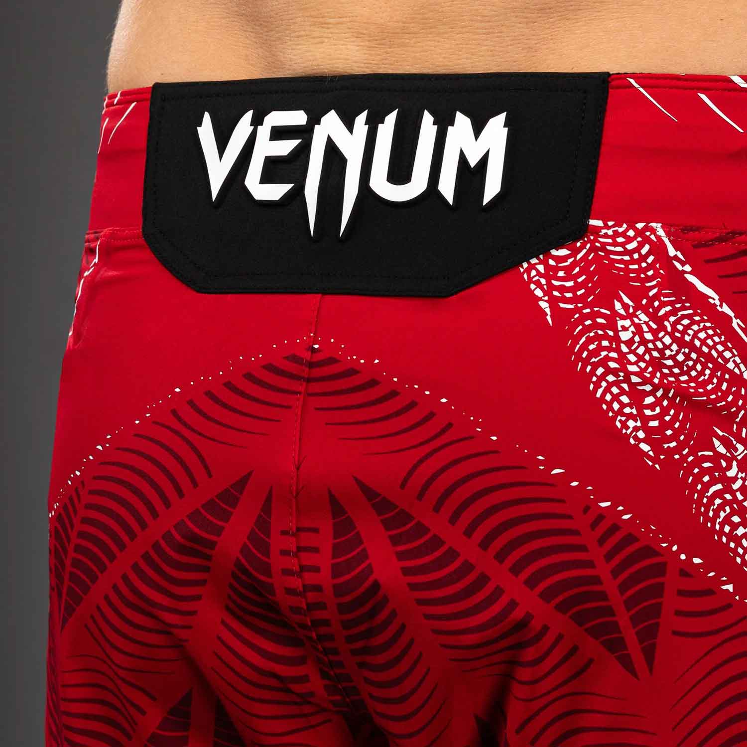 購入可能Venum 赤黒 グラフィックショートパンツ 購入可能Venum 赤黒