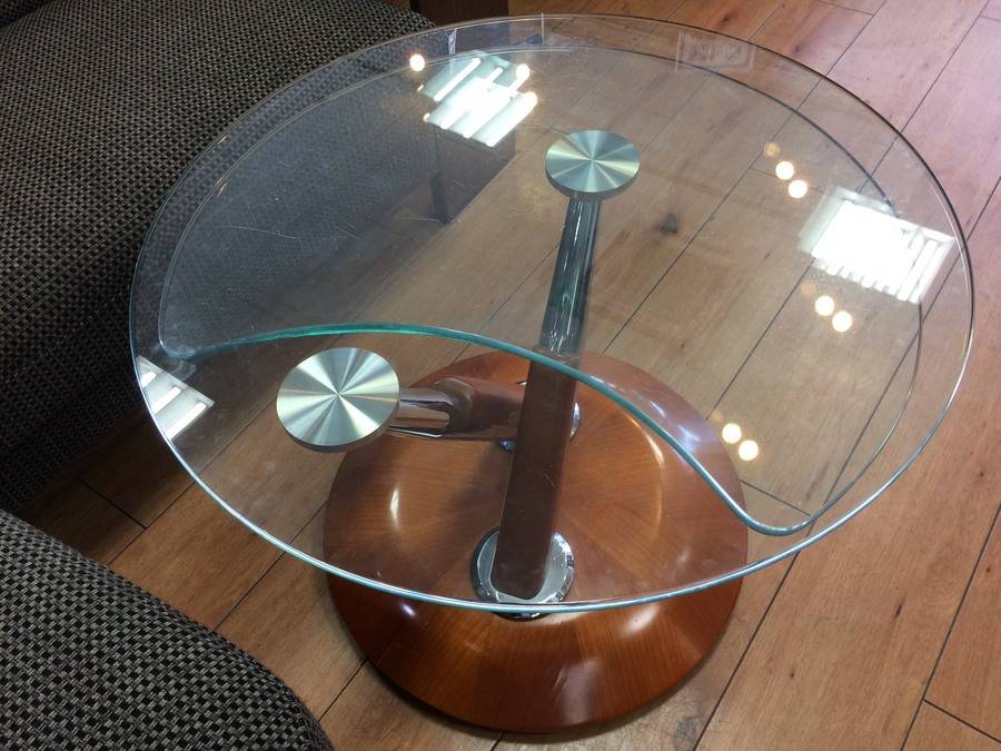 IDC大塚家具取り扱い、ロナルドシュミットのガラステーブル入荷