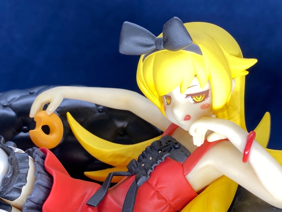 忍野忍　一番くじラストワン　プレミアムフィギュア 赤ver. Amazon | 伍周年記念 一番くじプレミアム 〈物語〉シリーズ -暦ノ至福
