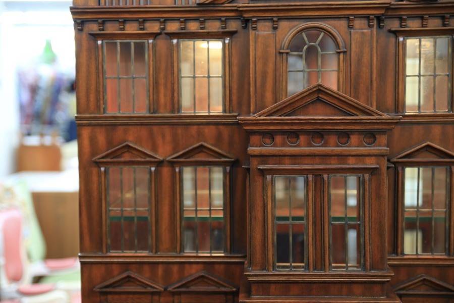 MAITLAND-SMITHのドールハウスキャビネット入荷いたしました。【幕張店