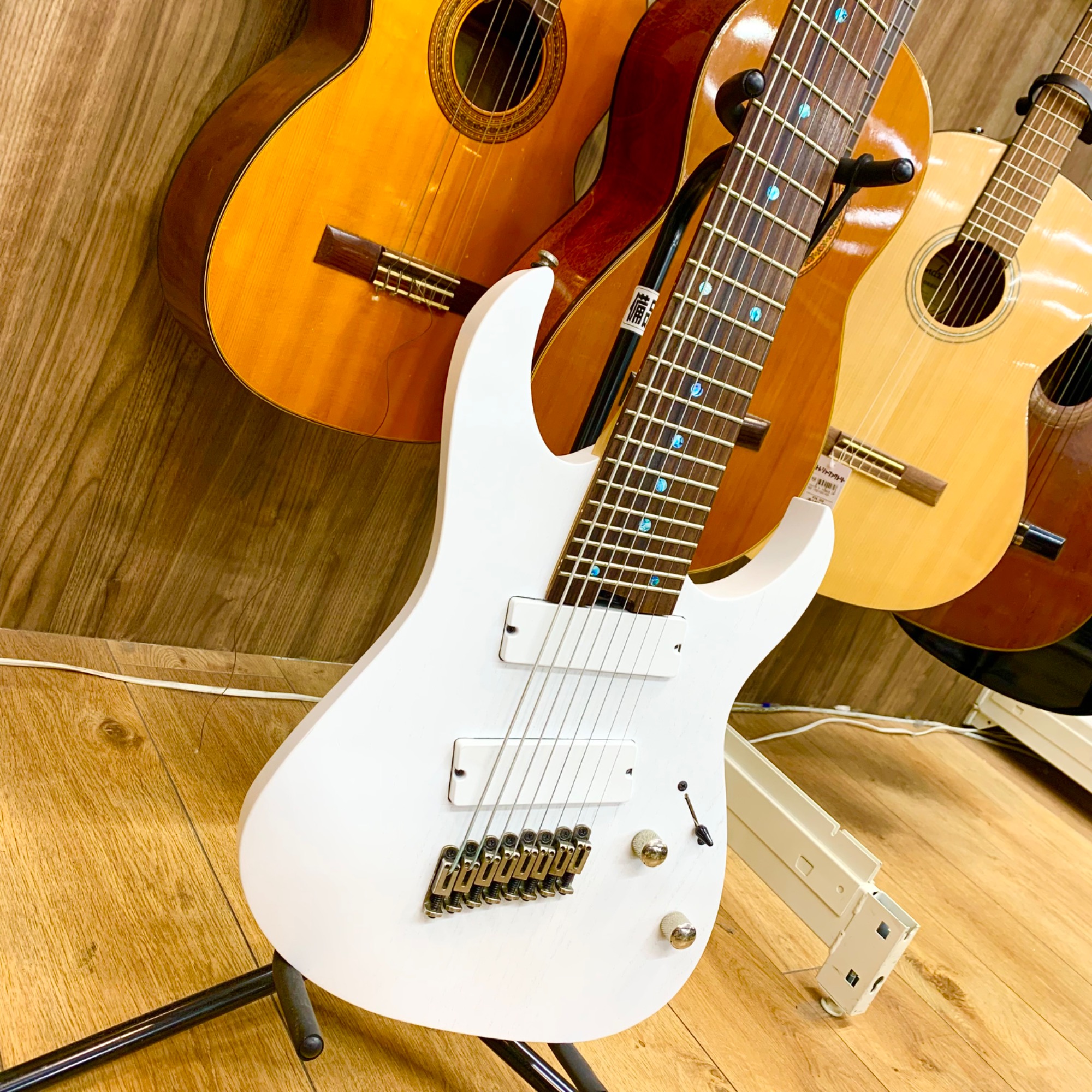 Inyen Vina 8弦ギター ファンフレット Custom Shop IYV 8弦LPスタイル