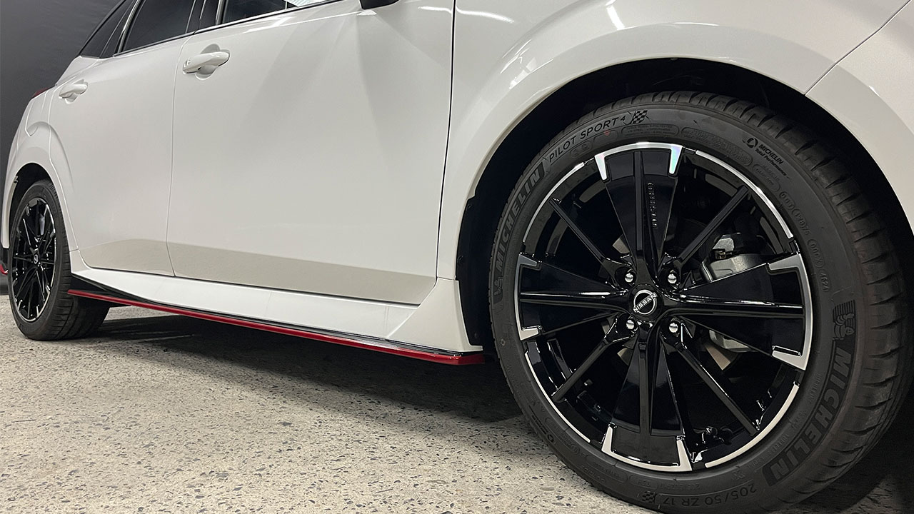 日産 オーラ ニスモのホイールコーティング – 広島のカーコーティング