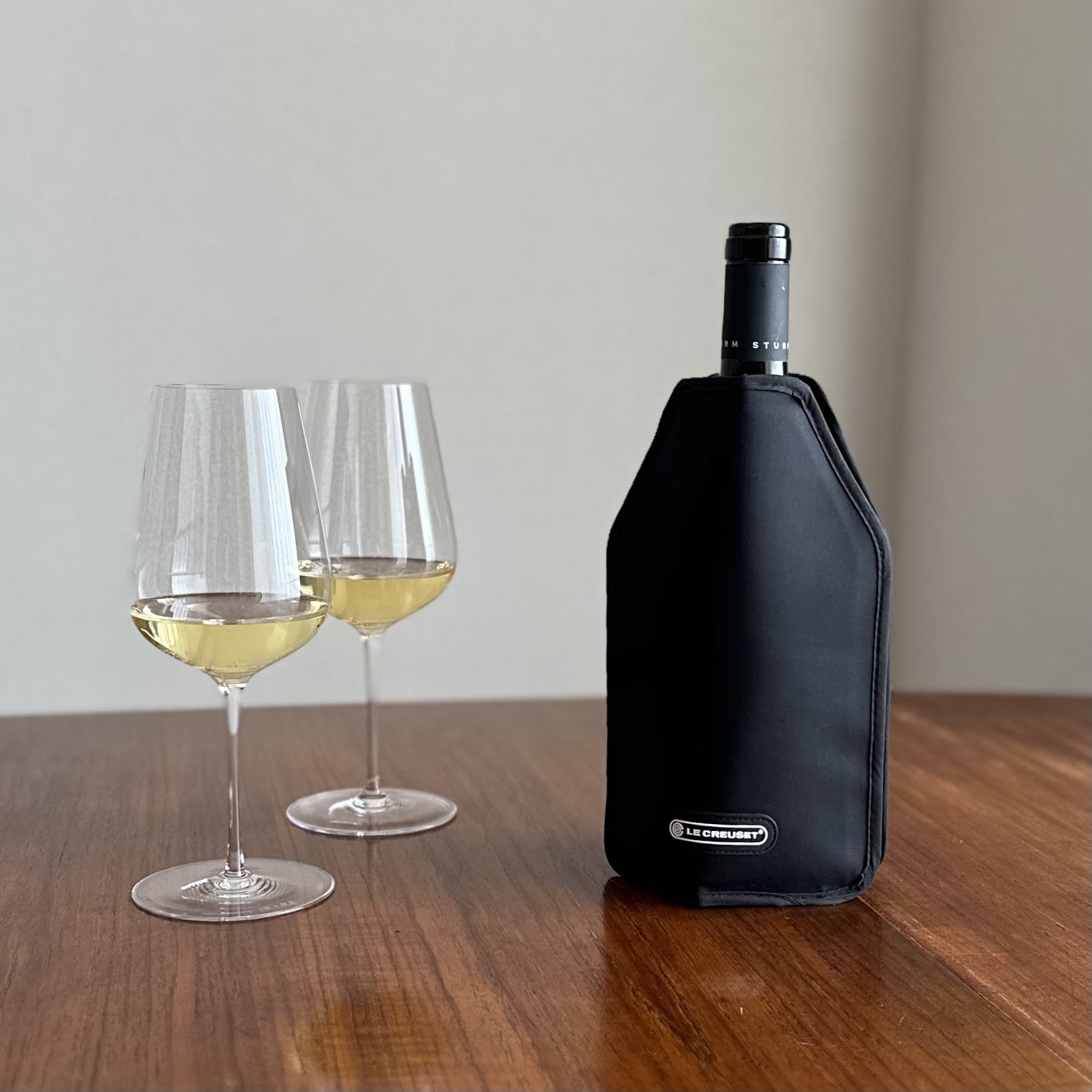 ボトルに被せる氷不要のワインクーラー ル・クルーゼ ブラック