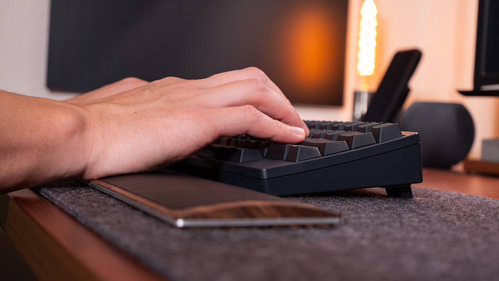 GROVEMADE Keyboard Wrist Restをレビュー｜モダンで美しいウッド
