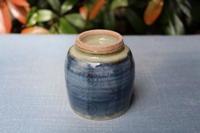 ぐい呑・盃】袖師焼 尾野晋也作 酒盃 酒器 花図 共箱 R1204ダU3 ぐい呑