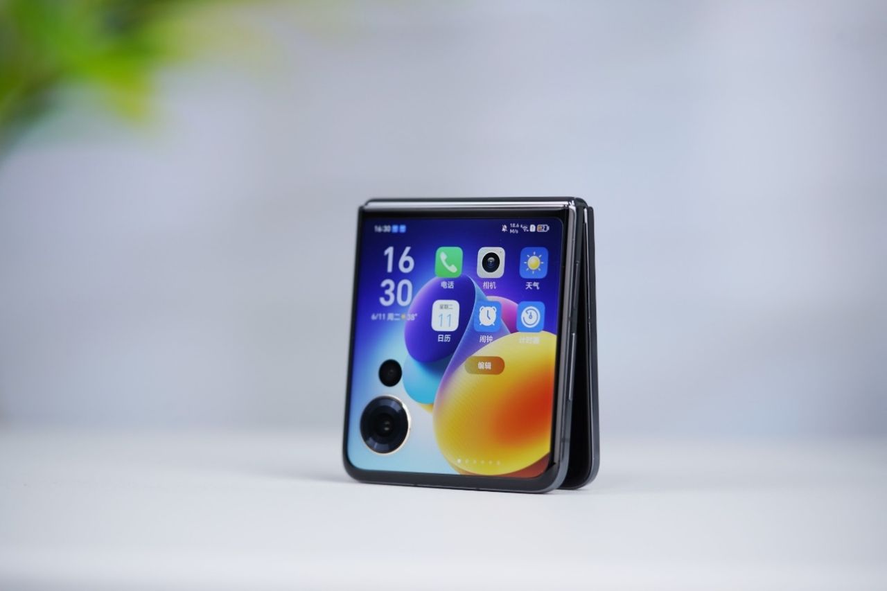 Honor Magic V Flip Review : Honor's First Flip Phone with 4-Inch