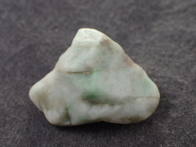 新潟県糸魚川市宮花海岸産ヒスイ輝石岩 海石 新潟県糸魚川市宮花海岸産