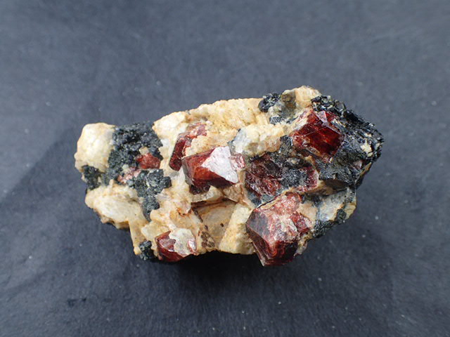 最高品質ジルコン（Zircon) Astor Valley, Gigit-Baltistan Pakistan