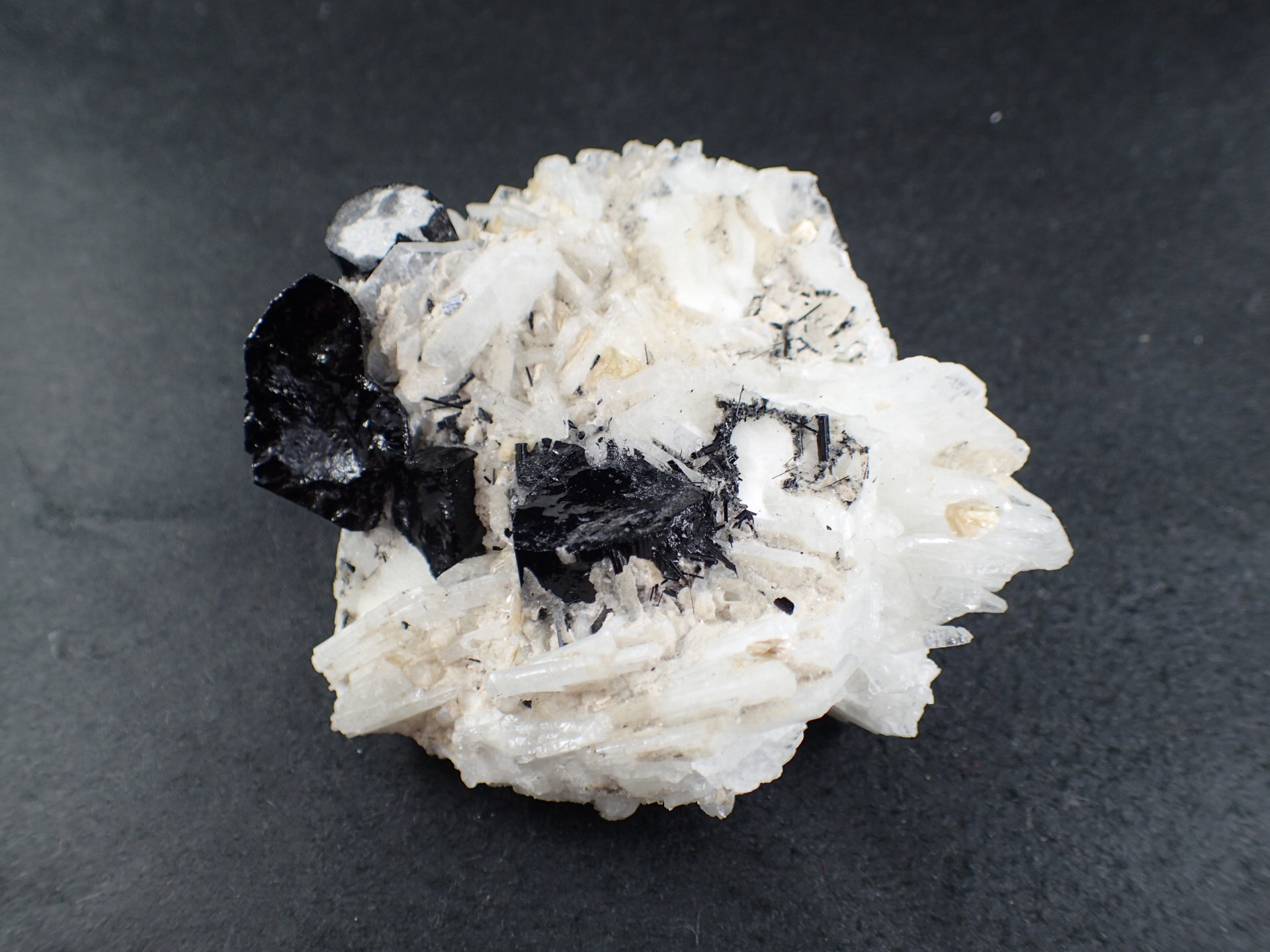 ブラジル 産 トルマリン イン クォーツ 水晶 鉱物標本 原石 【公式通販】