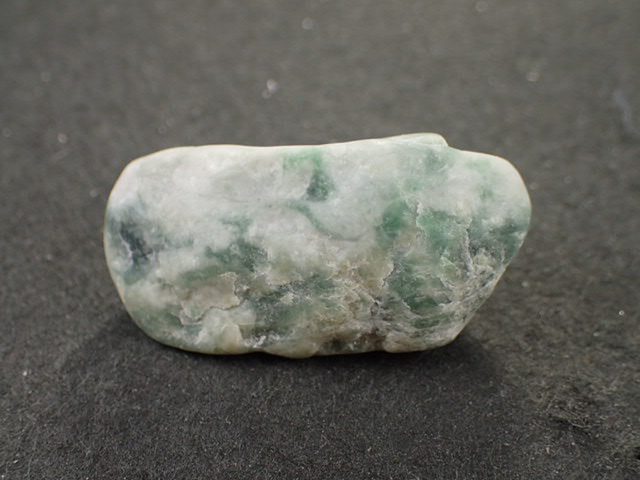 最高品質ヒスイ輝石(Jadeite) 新潟県糸魚川市青梅町 産 ｜石の販売専門