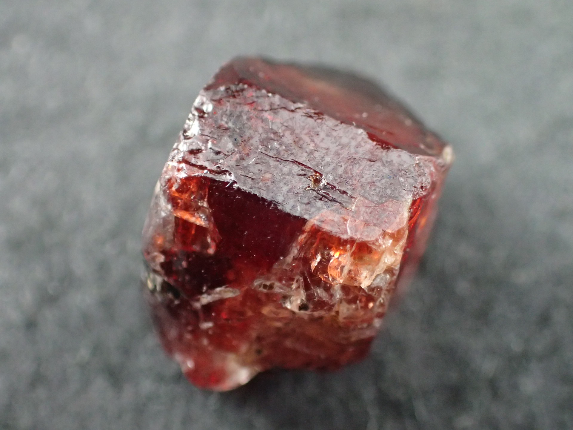 最高品質ジルコン（Zircon) Astor Valley, Gigit-Baltistan Pakistan