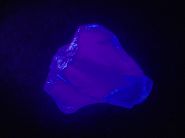 最高品質カラー・チェンジ・フローライト原石（Colorchange Fluorite