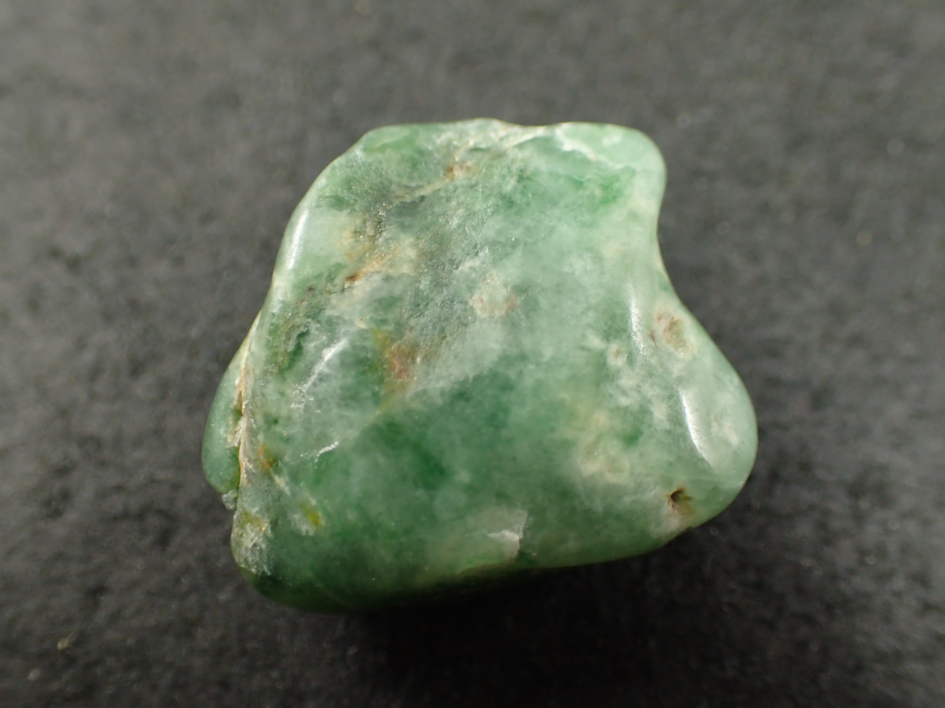 最高品質糸魚川翡翠(Itoigawa Jade) 新潟県糸魚川市産 ｜石の販売専門