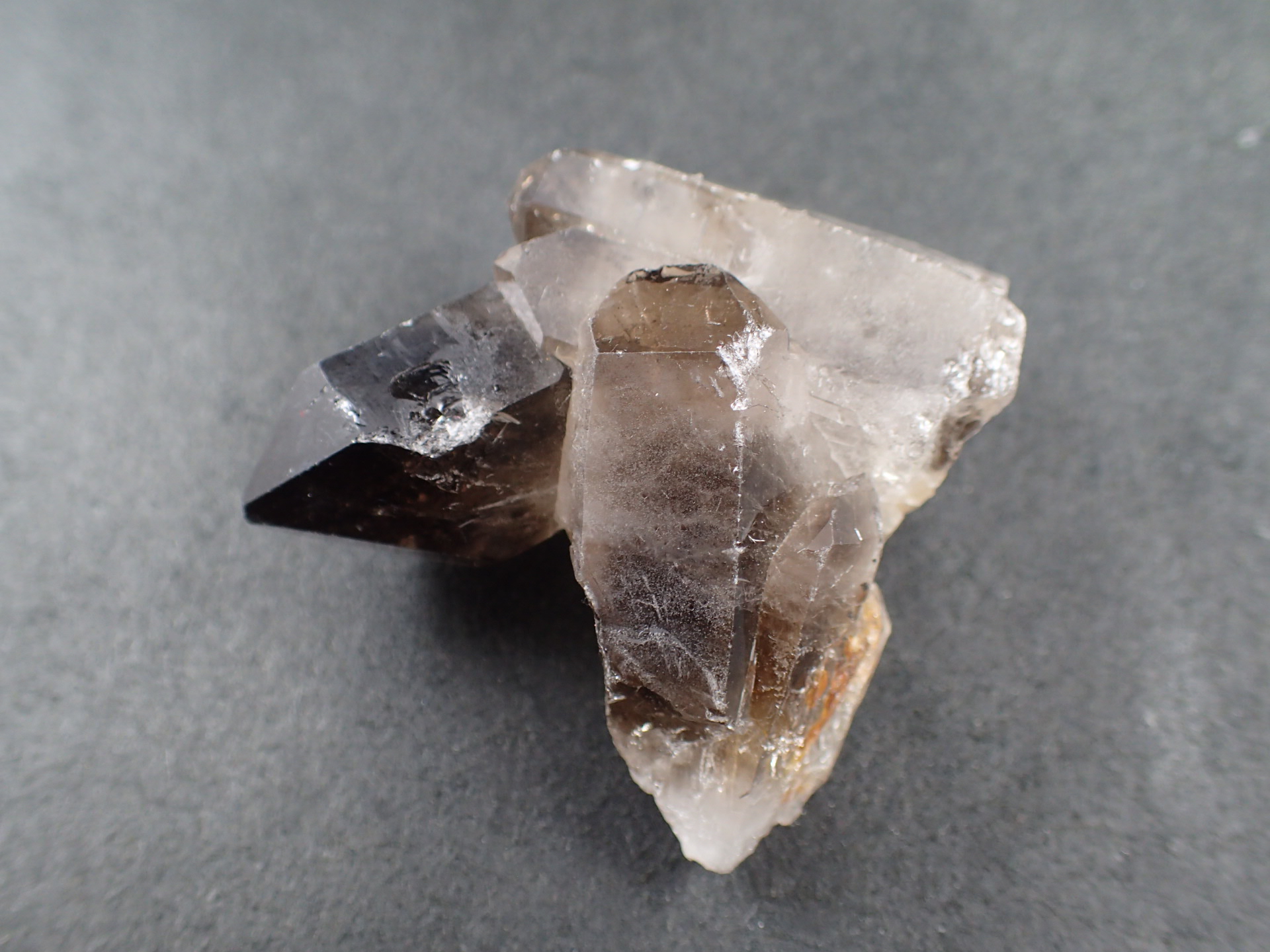 スモーキークォーツ 2.2kg 水晶 原石 鑑賞石 自然石 誕生石 鉱物 鉱石