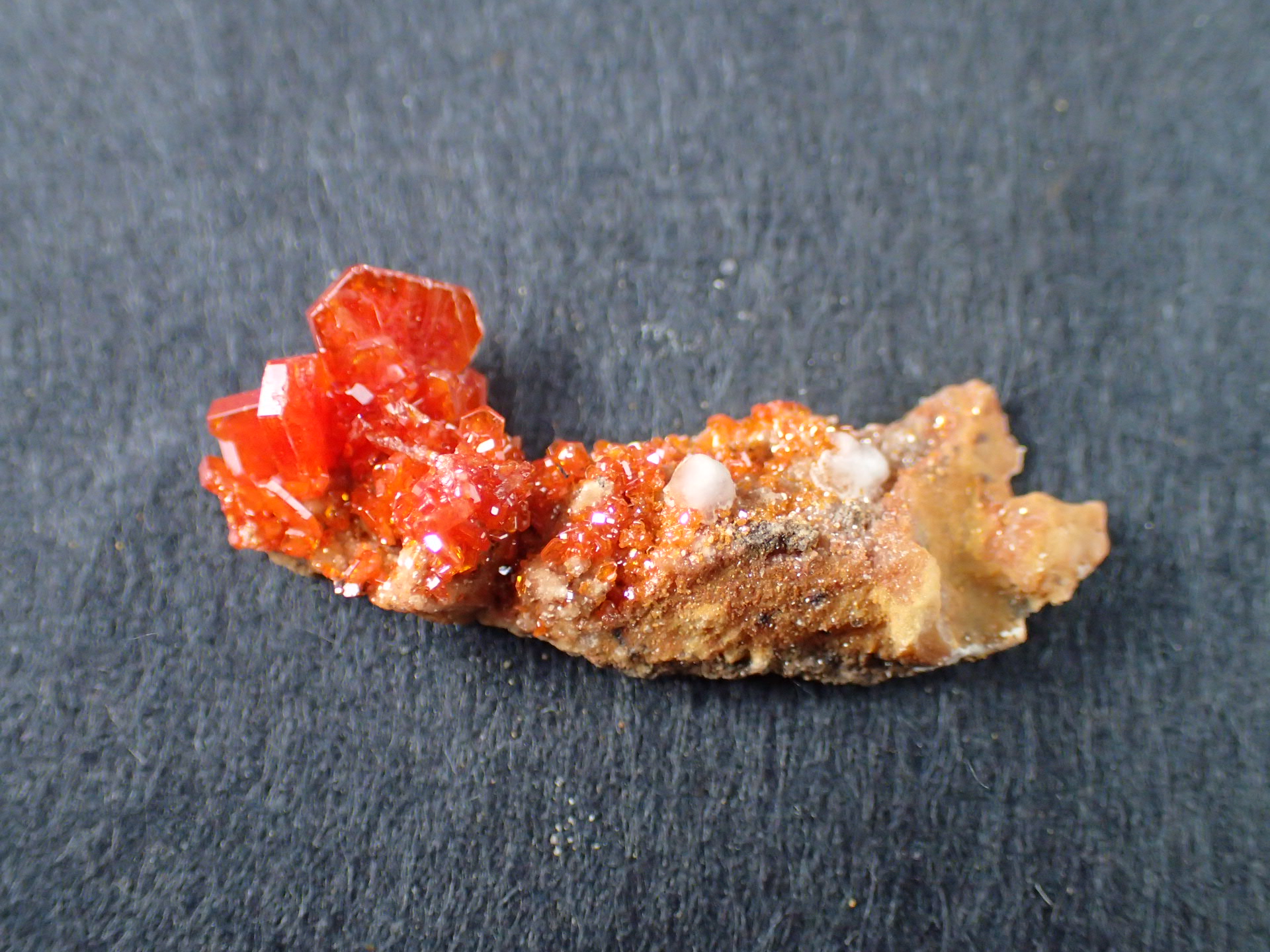 バナジン鉛鉱 モロッコ産 ｜石の販売専門店【vec stone club】