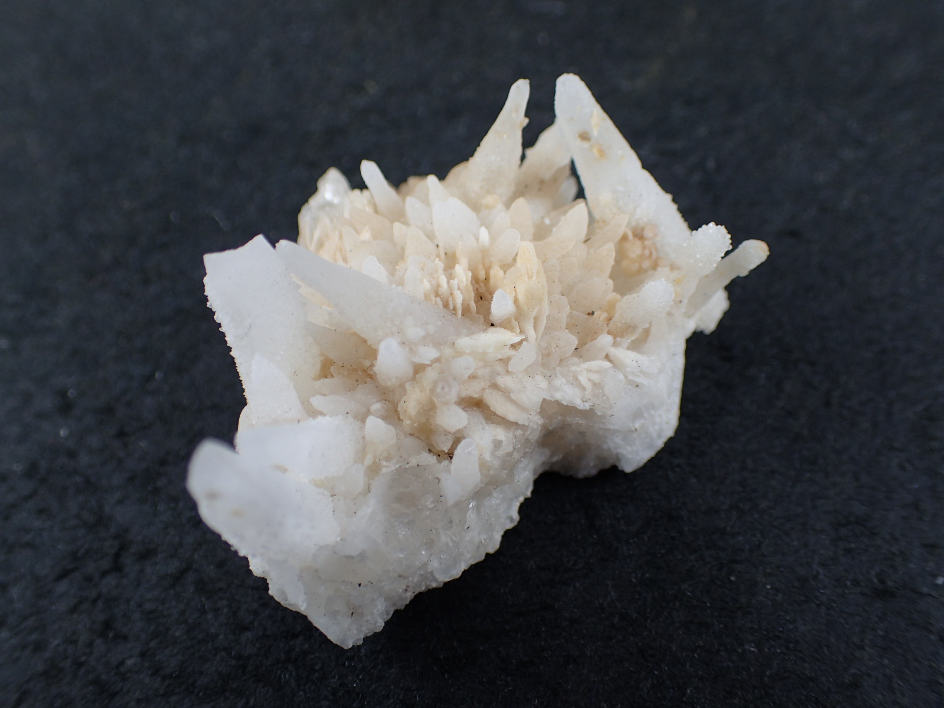 国産天然石新潟県産原石水晶の晶洞