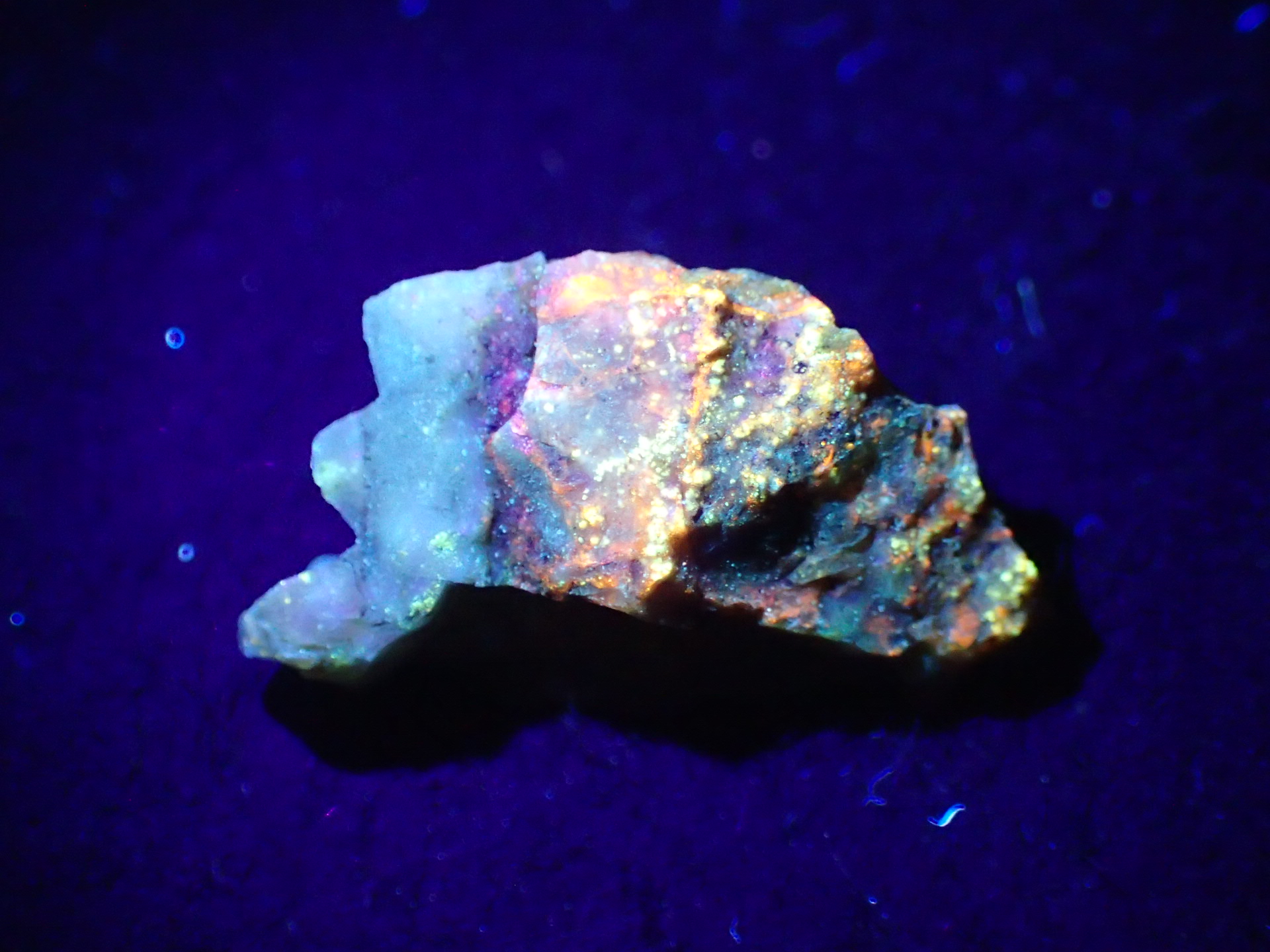 北海道石 然別オパール 蛍光オパール133g Hokkaidoite北海道然別湖産