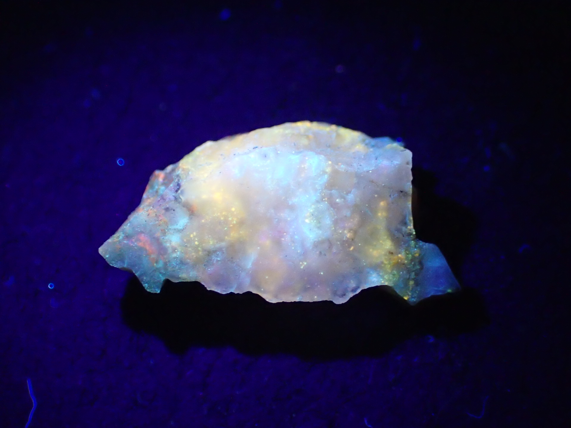 北海道石然別オパール蛍光オパール133g