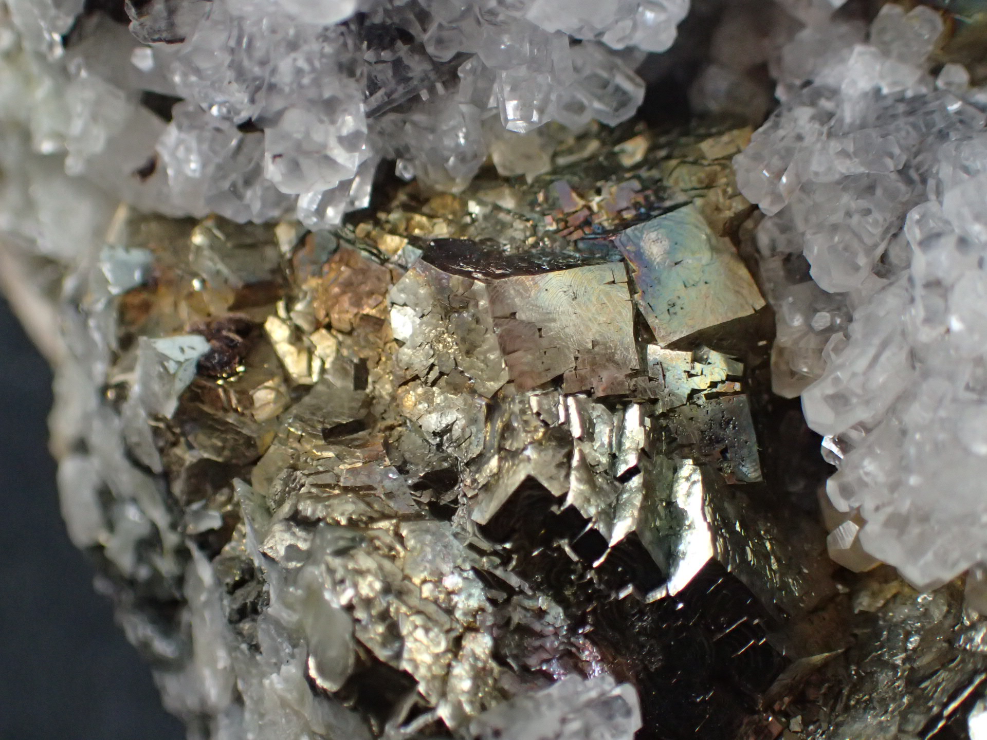 最高品質カルサイト（Calcite)＆黄鉄鉱共生鉱 中国雲南省産 産 ｜石の