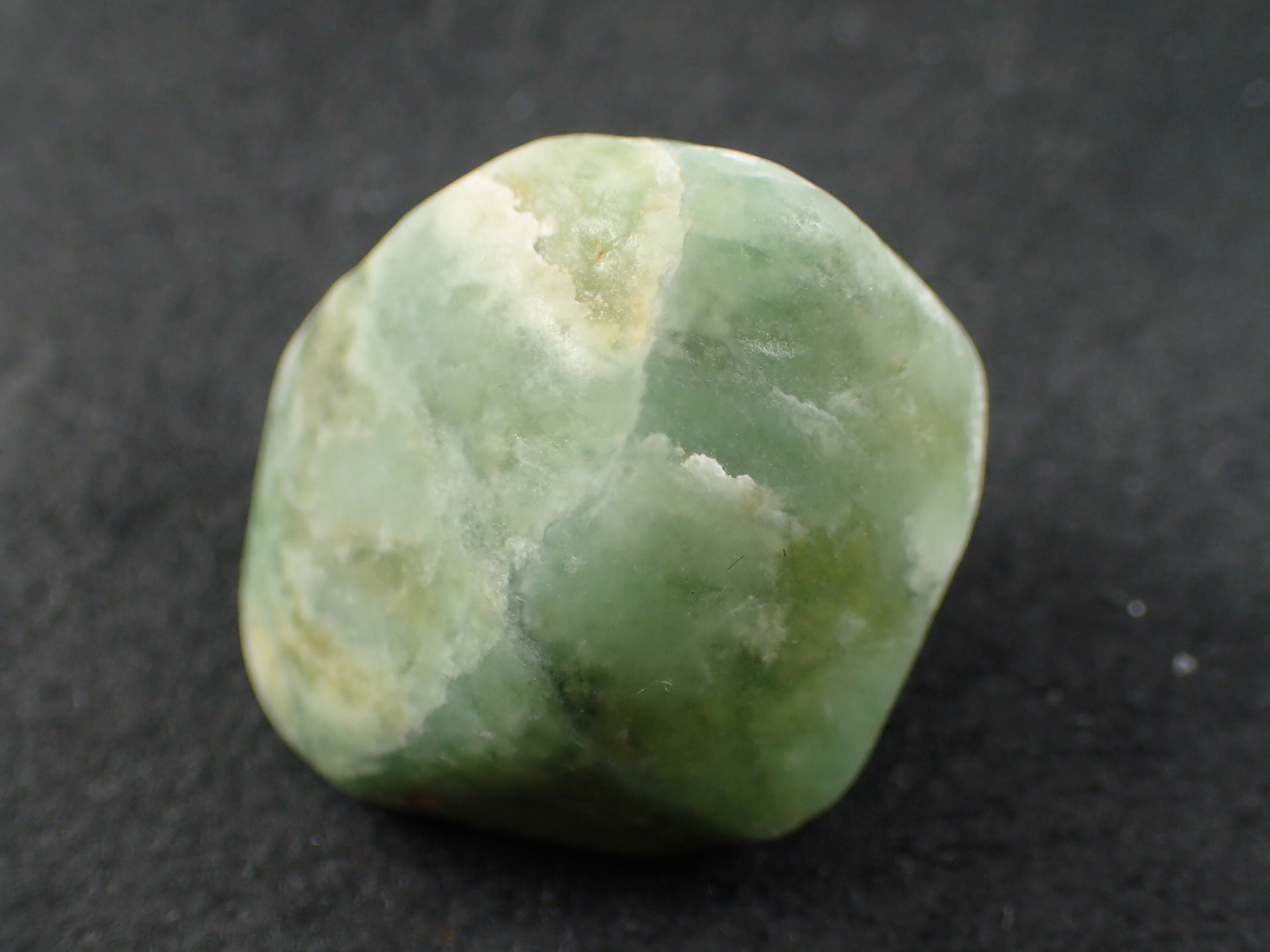 最高品質糸魚川翡翠(Itoigawa Jade) 新潟県糸魚川市産 ｜石の販売専門