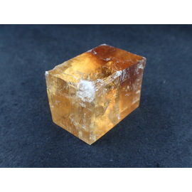 最高品質灰重石（シェーライト）(Scheelite) Pingwu beryl mine, Huya