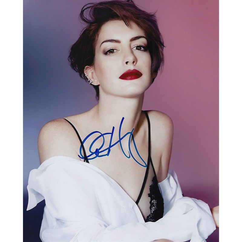 Anne Hathaway サイン入り写真 UACC証明書付き 【公式通販】