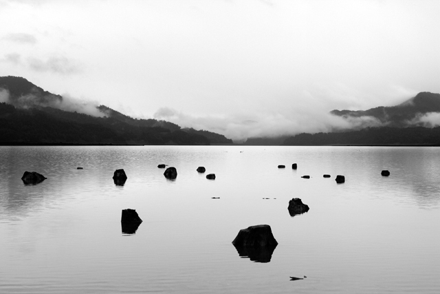 モノクロ風景写真 写真家戸張良彦[無限大の原風景] 北海道原野風景