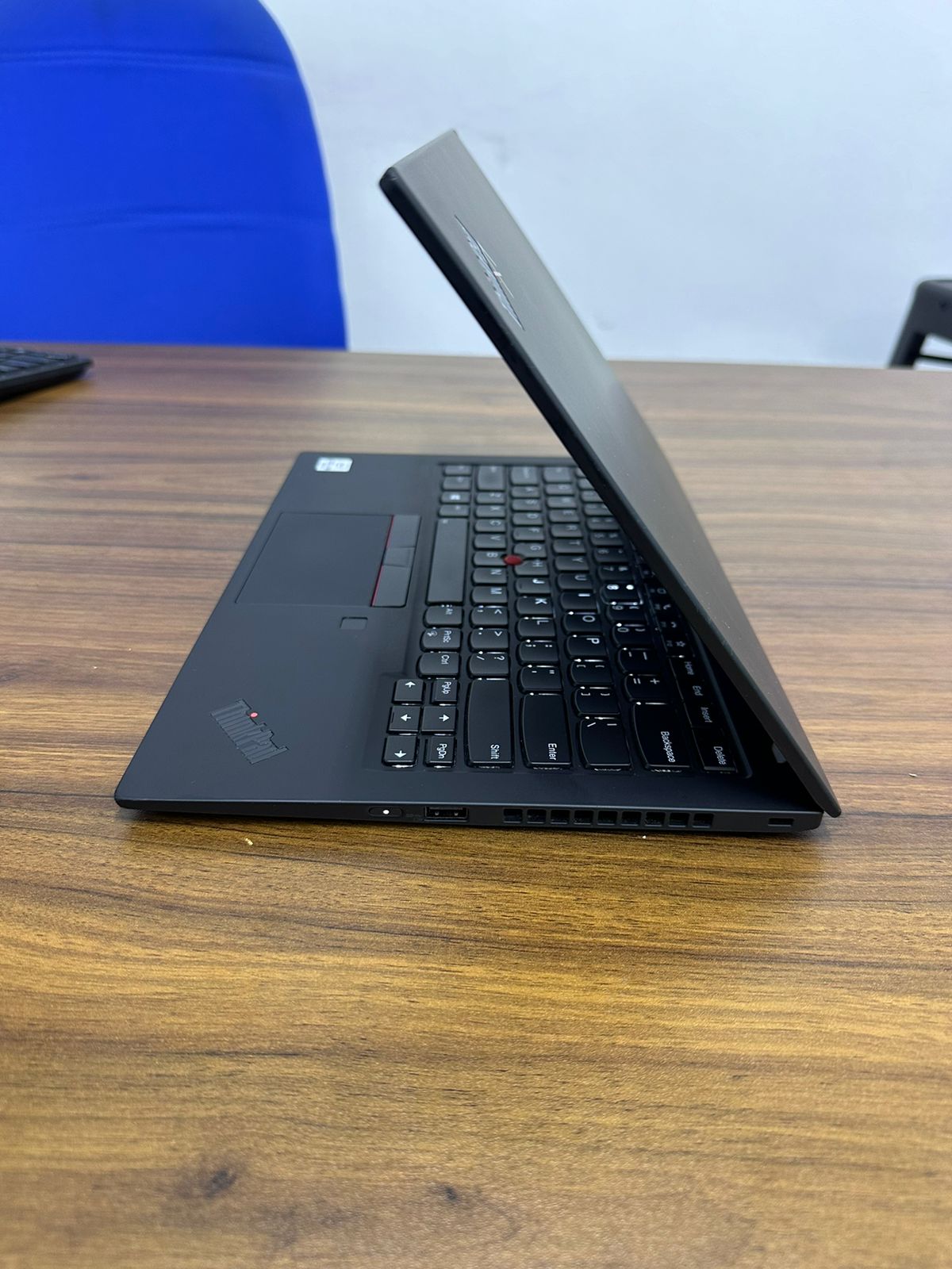 LENOVO THINKPAD X1 CARBON (GEN 8) i7-10/i5-10GEN 16GB RAM