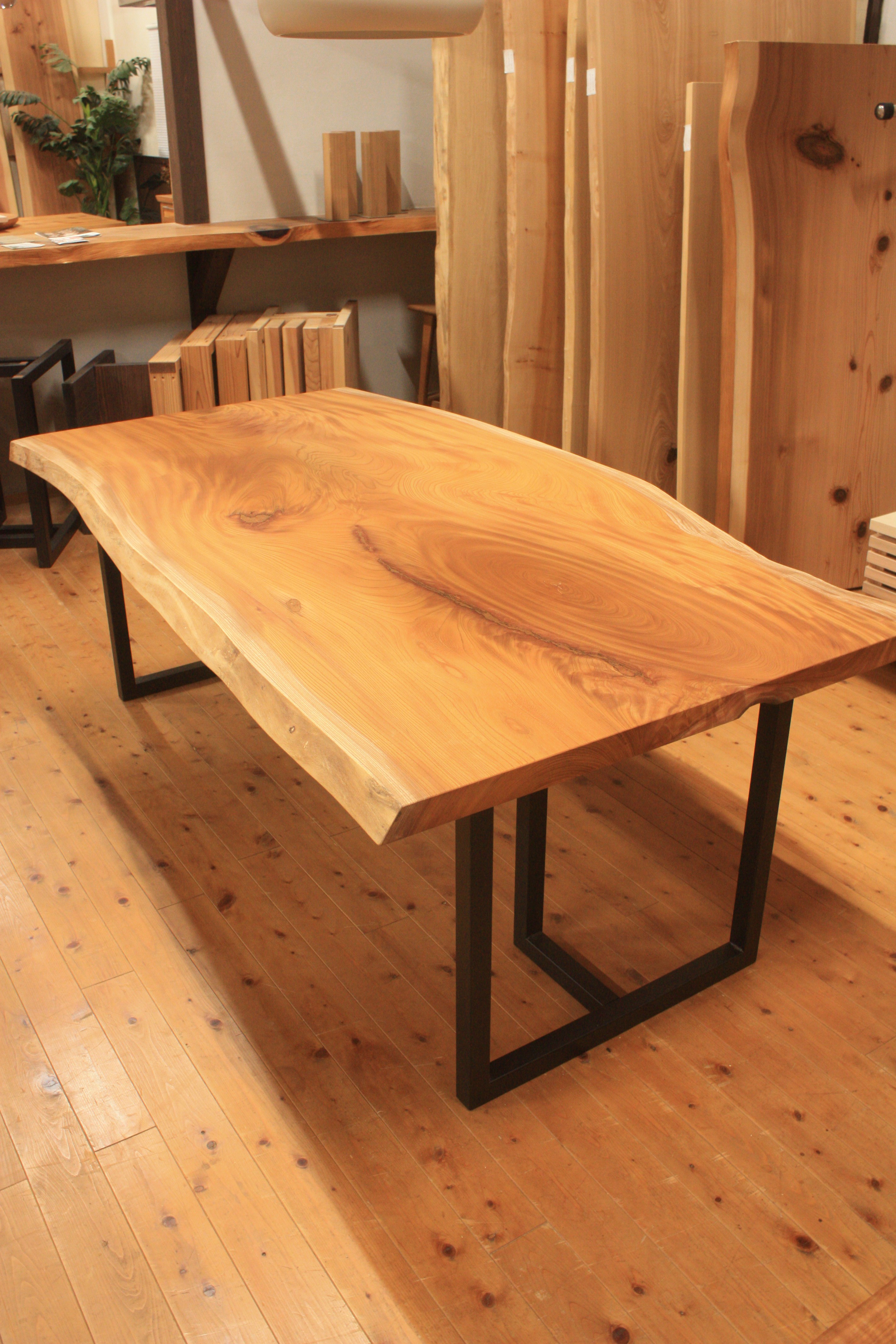 欅無垢一枚板ダイニングテーブルオイル仕上げアイアン脚
