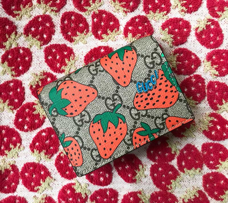 GUCCI いちご柄 二つ折り財布 7614☆グッチ GUCCI GGスプリーム