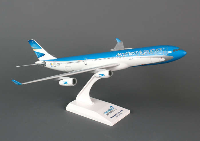 Skymarks Model Aerolíneas Argentinas Airbus A340-300 1/200 Scale