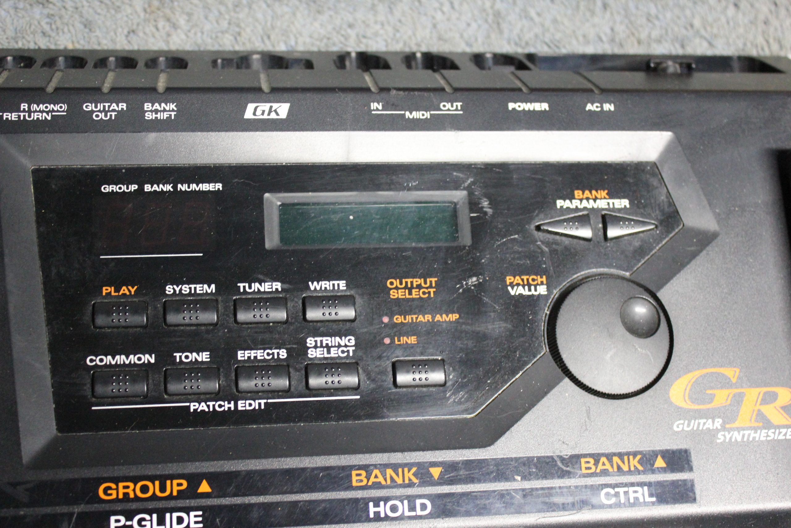 Roland GR-33 Guitar Synthesizer and Multi-Effects – Action Sound Music