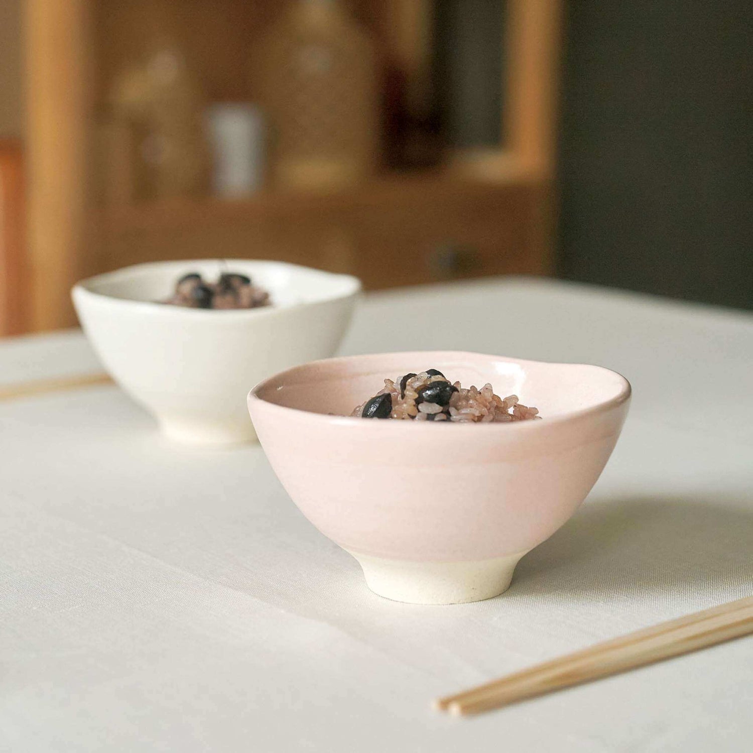 時代 白磁 菊紋蓋茶碗ペア 送料込み250917 時代 白磁 菊紋蓋茶碗ペア