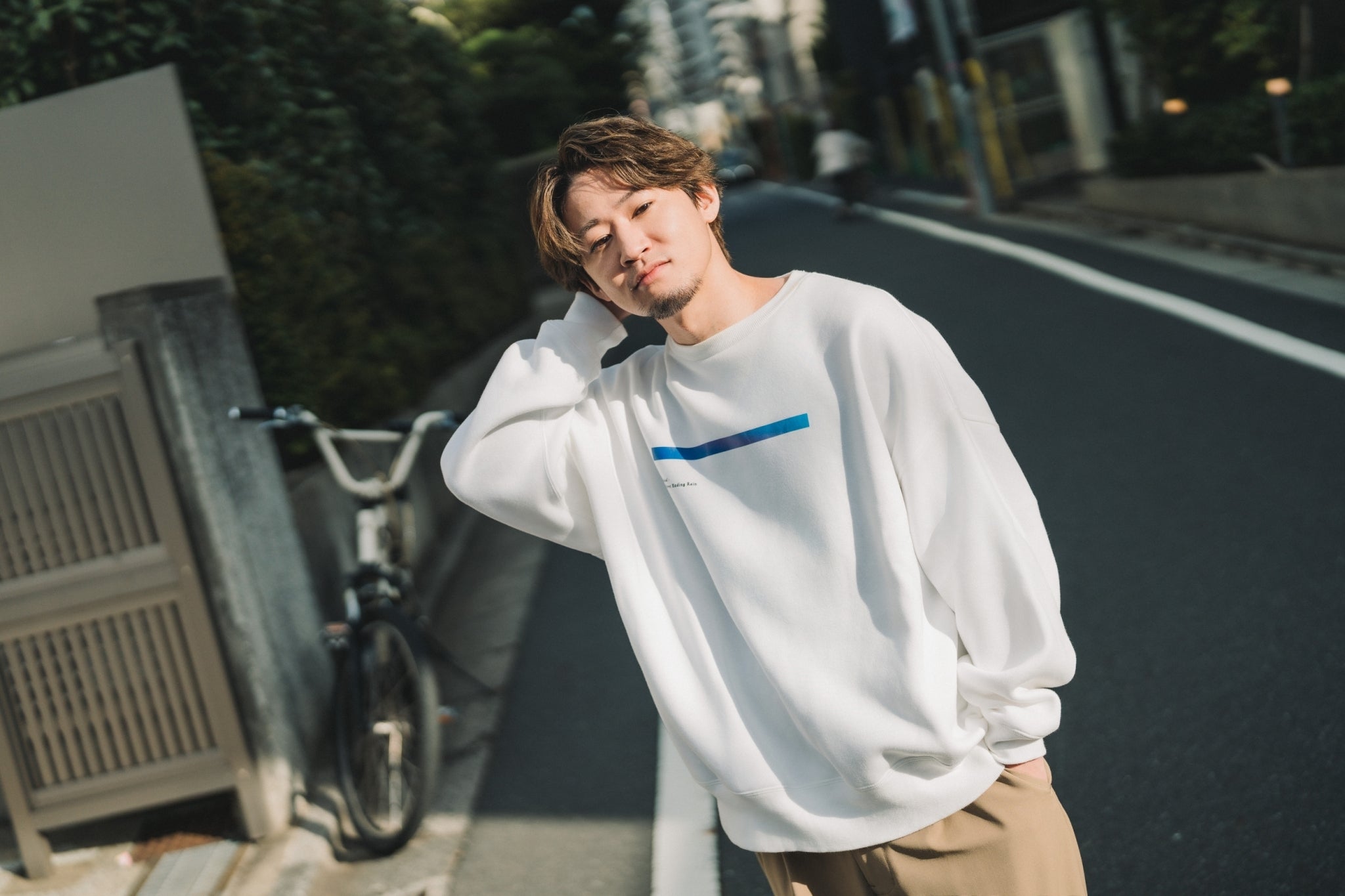 雨が止まない世界なら」ビッグシルエットクルーネックスウェット